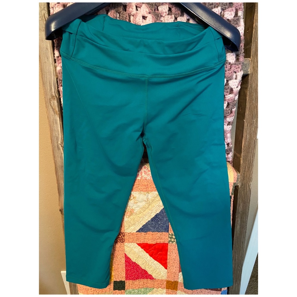 Fabletics crop leggings